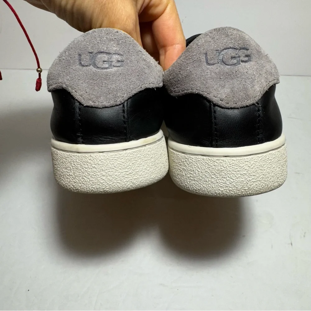 UGG Cas Black /Gray Leather Slip-On Loafers Sneakers Size 7
